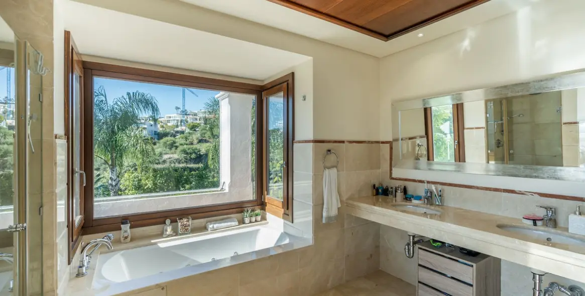 Продажа  отдельно стоящей виллы в El Paraiso 19