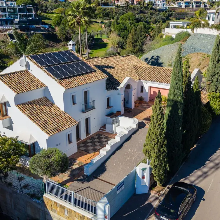 Sale of detached villa in El Paraiso