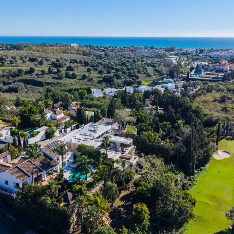 Sale of detached villa in El Paraiso