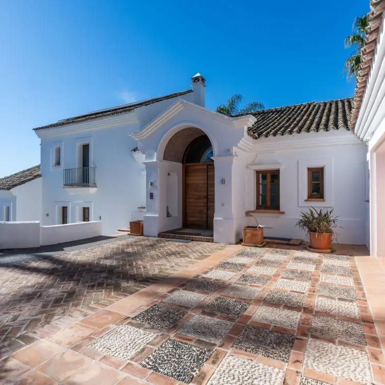 Sale of detached villa in El Paraiso