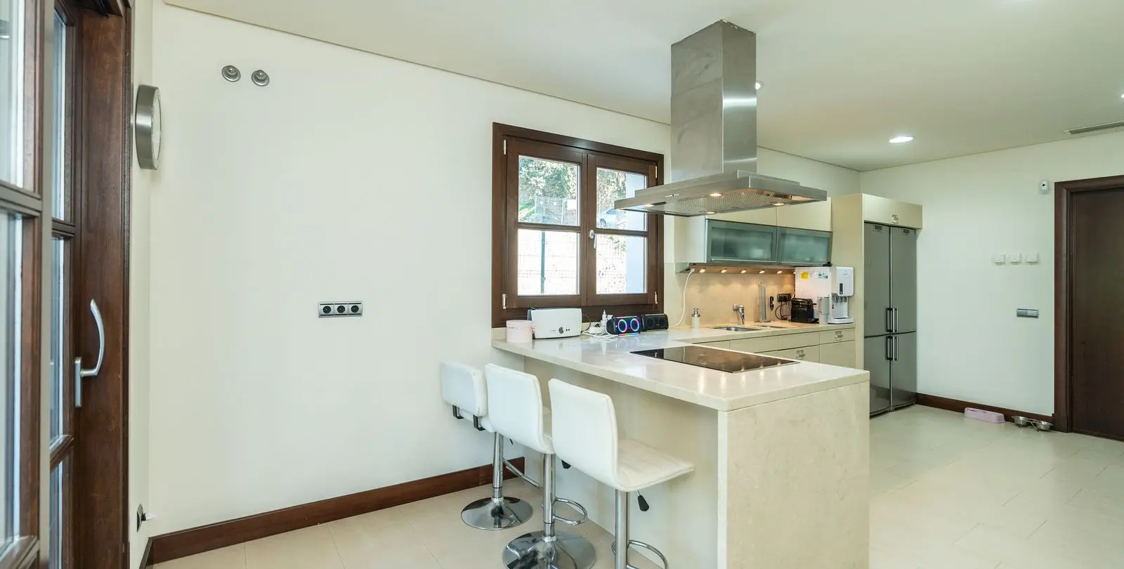 Sale of detached villa in El Paraiso 9