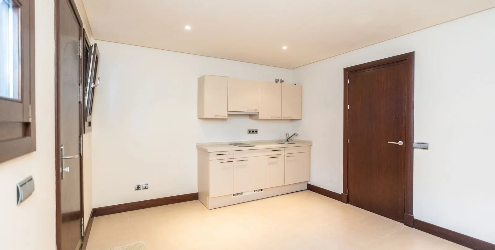 Venta de villa independiente en El Paraiso 27
