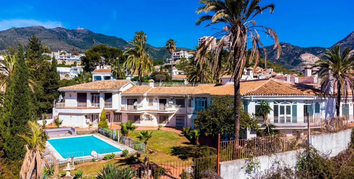 Продажа  отдельно стоящей виллы в Torremuelle 1