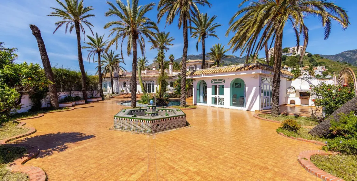 Продажа  отдельно стоящей виллы в Torremuelle 3