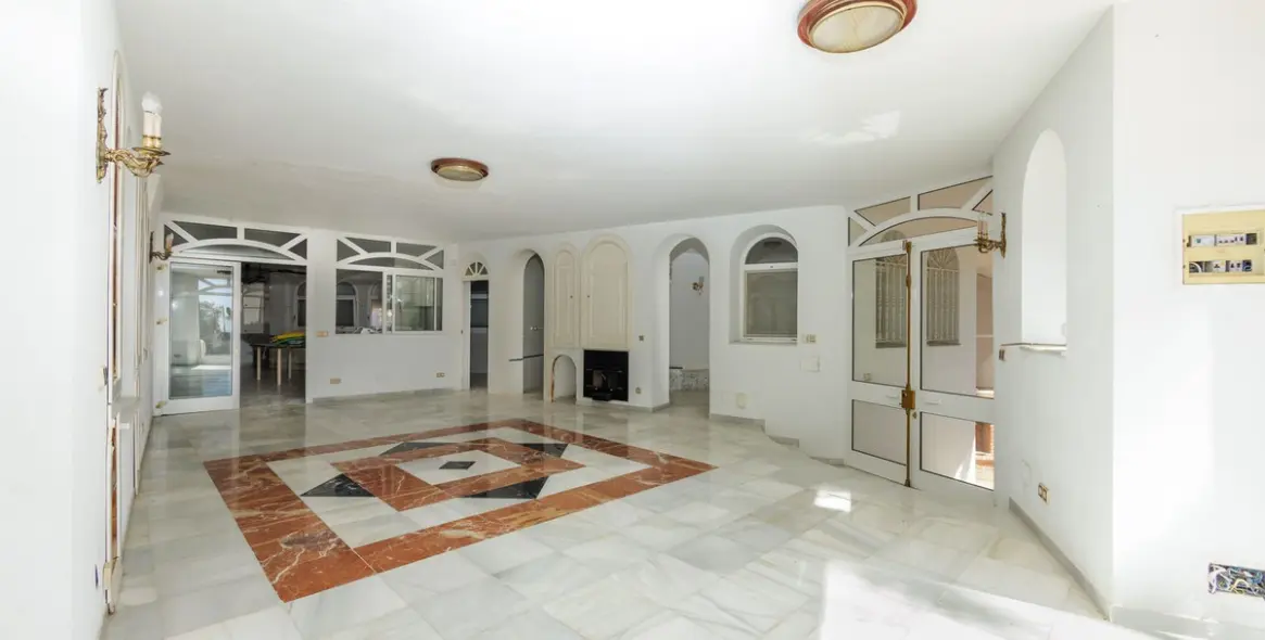 Продажа  отдельно стоящей виллы в Torremuelle 9