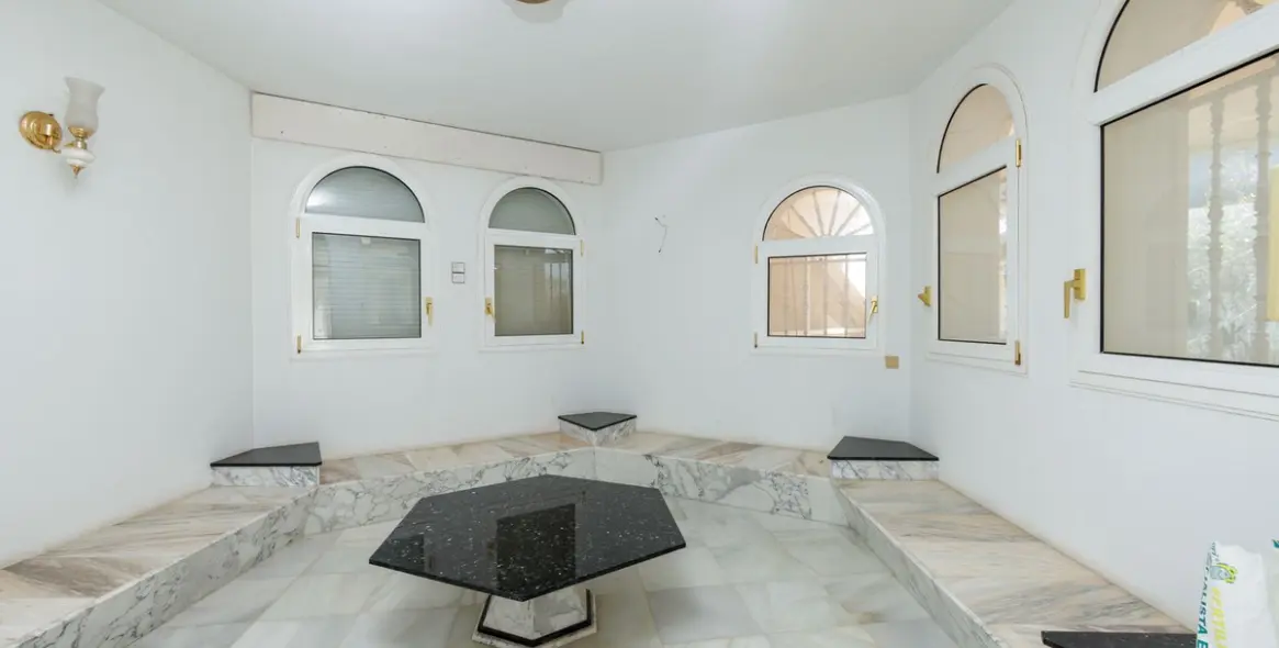 Продажа  отдельно стоящей виллы в Torremuelle 12