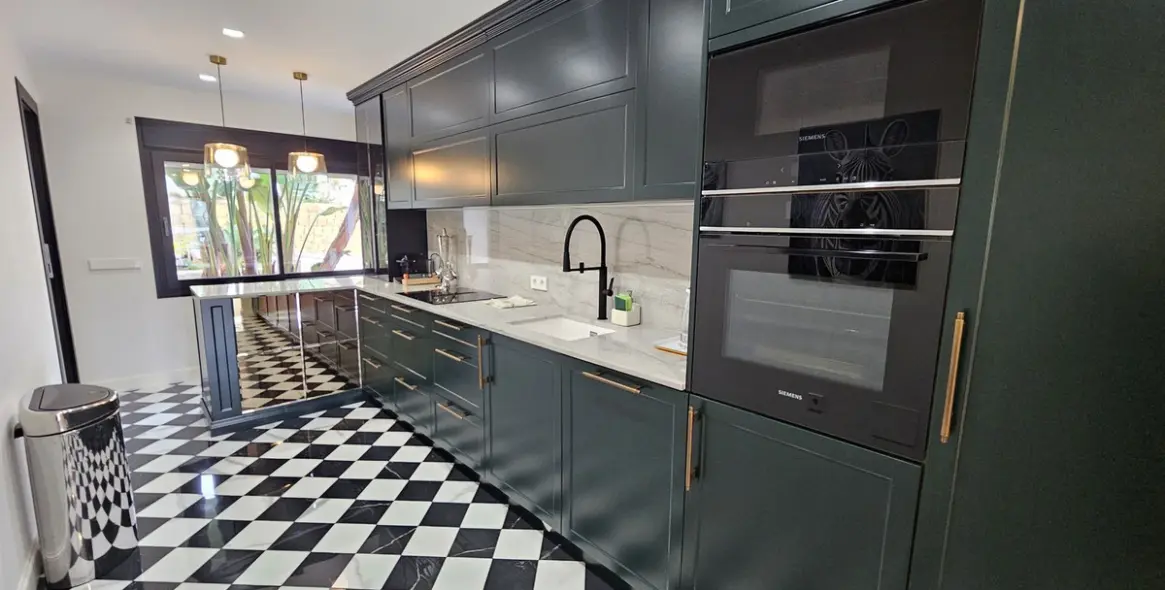 Долгосрочная аренда апартаментов на первом этаже в The Golden Mile 6