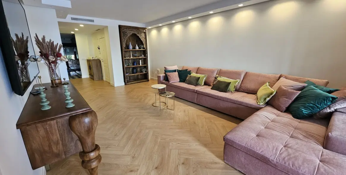 Долгосрочная аренда апартаментов на первом этаже в The Golden Mile 8