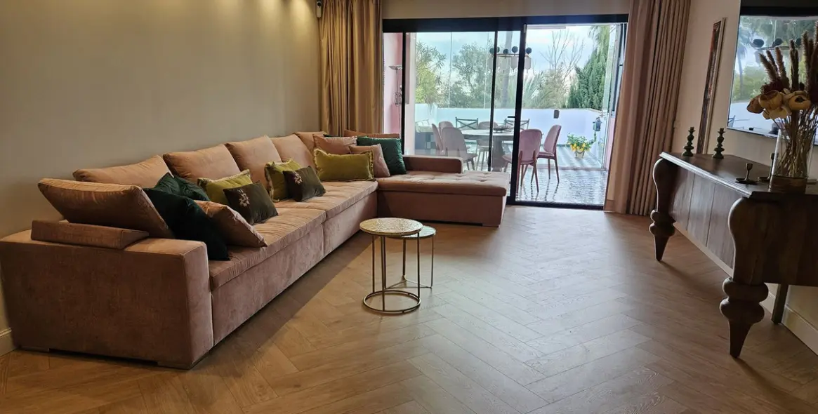 Долгосрочная аренда апартаментов на первом этаже в The Golden Mile 9