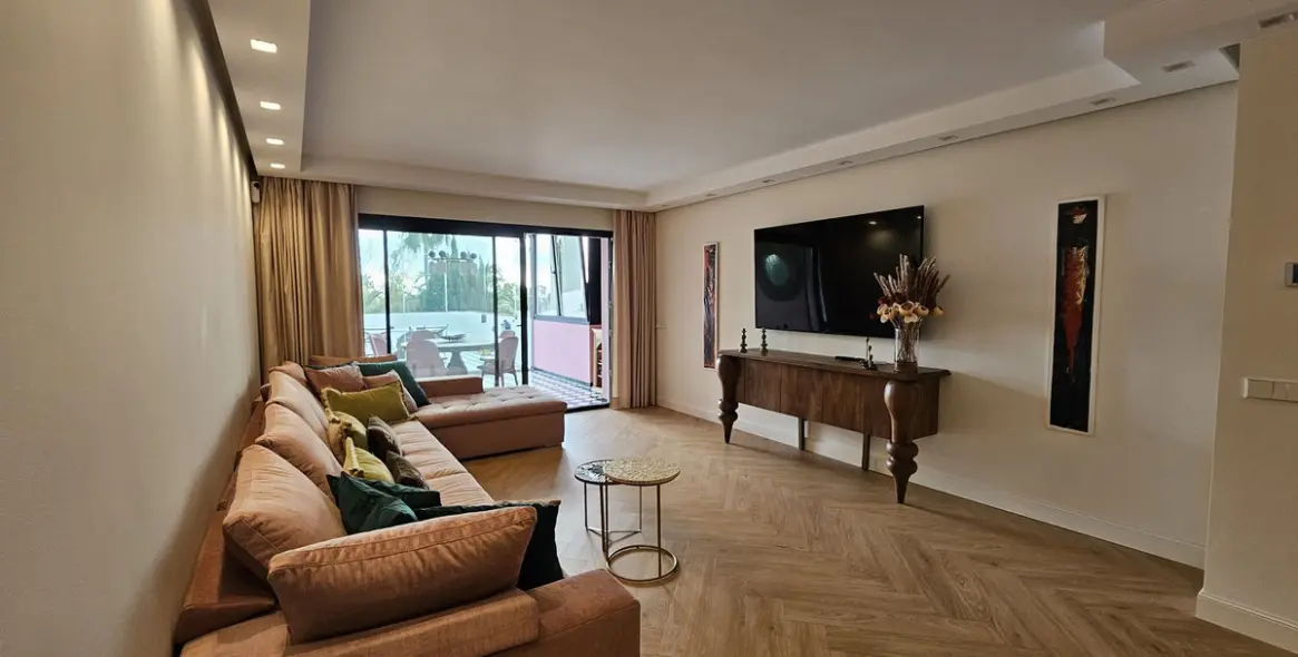 Долгосрочная аренда апартаментов на первом этаже в The Golden Mile 10