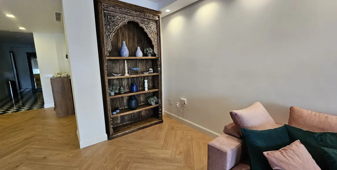 Долгосрочная аренда апартаментов на первом этаже в The Golden Mile 11