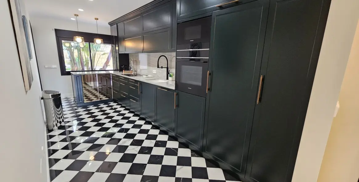 Долгосрочная аренда апартаментов на первом этаже в The Golden Mile 14