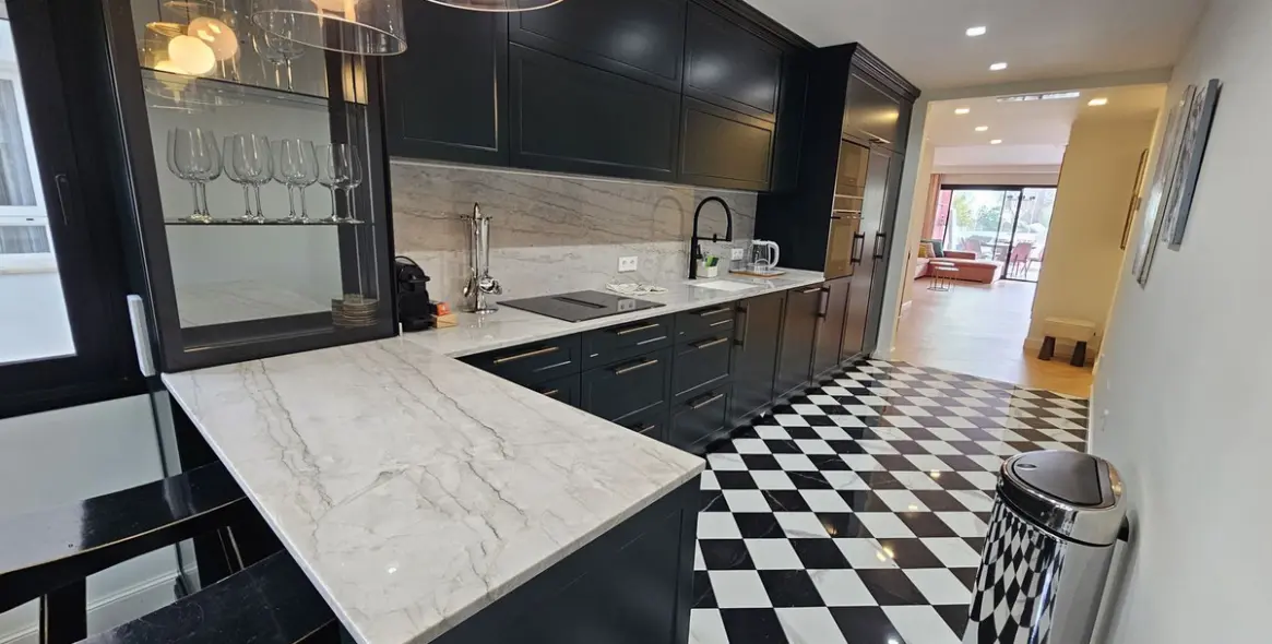 Долгосрочная аренда апартаментов на первом этаже в The Golden Mile 16