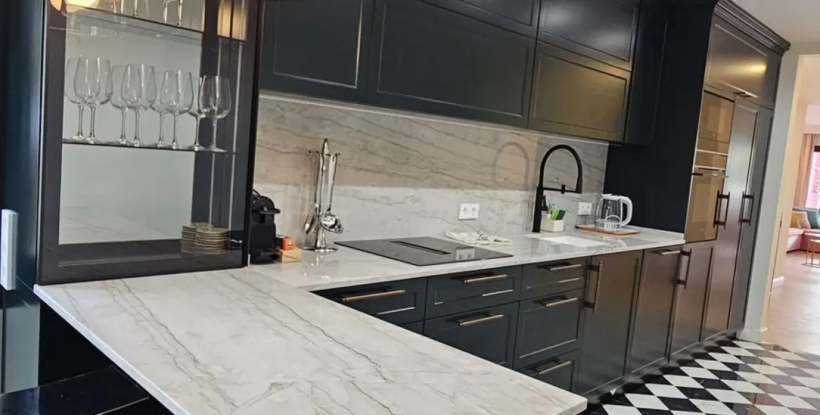 Долгосрочная аренда апартаментов на первом этаже в The Golden Mile 17