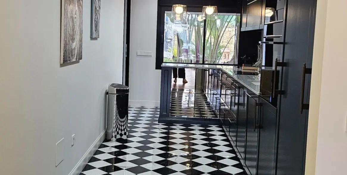 Долгосрочная аренда апартаментов на первом этаже в The Golden Mile 23