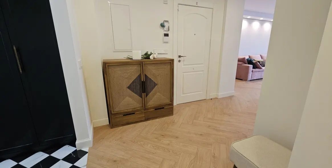 Долгосрочная аренда апартаментов на первом этаже в The Golden Mile 27