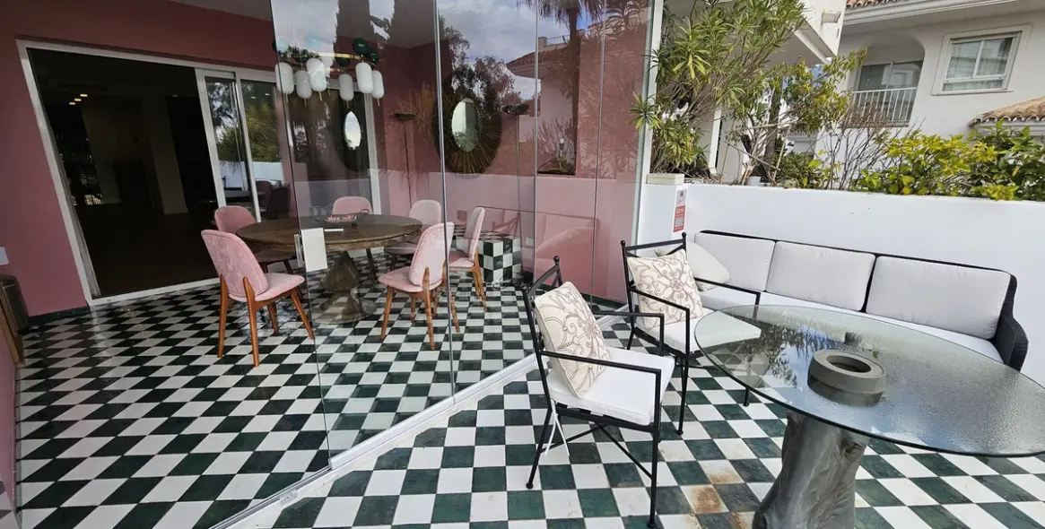 Долгосрочная аренда апартаментов на первом этаже в The Golden Mile 37