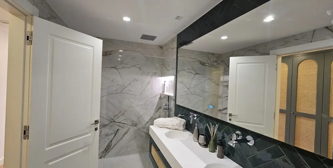 Долгосрочная аренда апартаментов на первом этаже в The Golden Mile 44