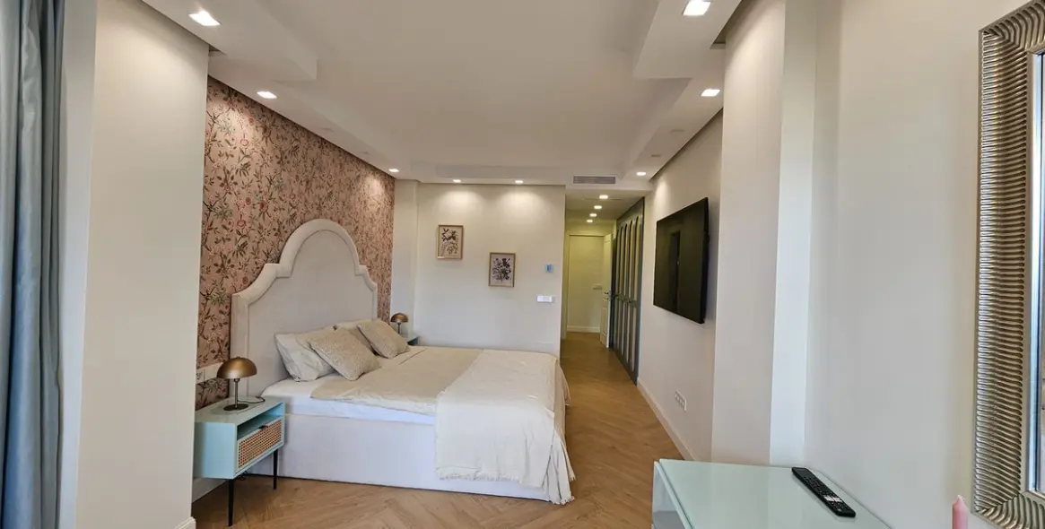 Долгосрочная аренда апартаментов на первом этаже в The Golden Mile 49