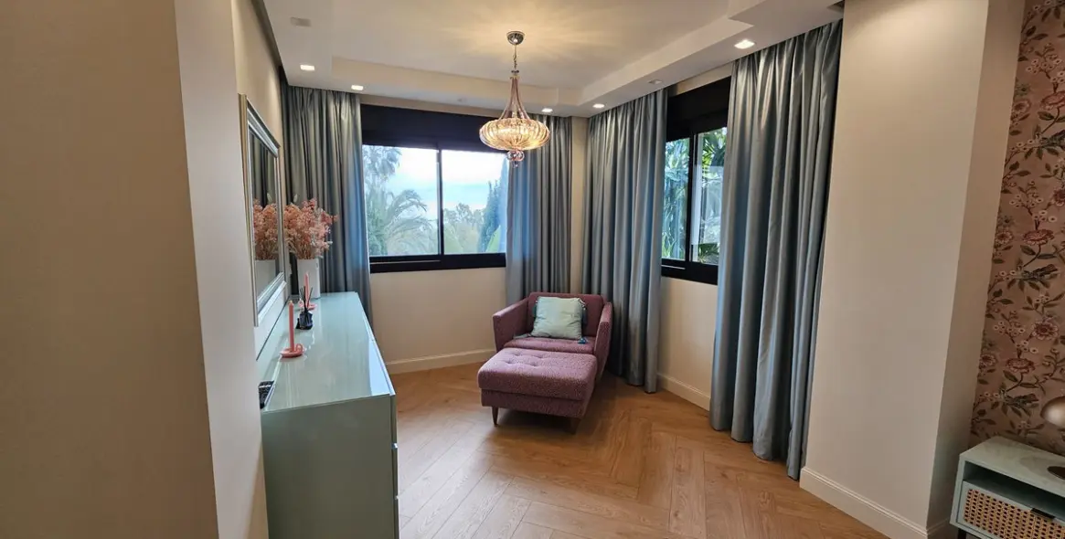 Долгосрочная аренда апартаментов на первом этаже в The Golden Mile 53