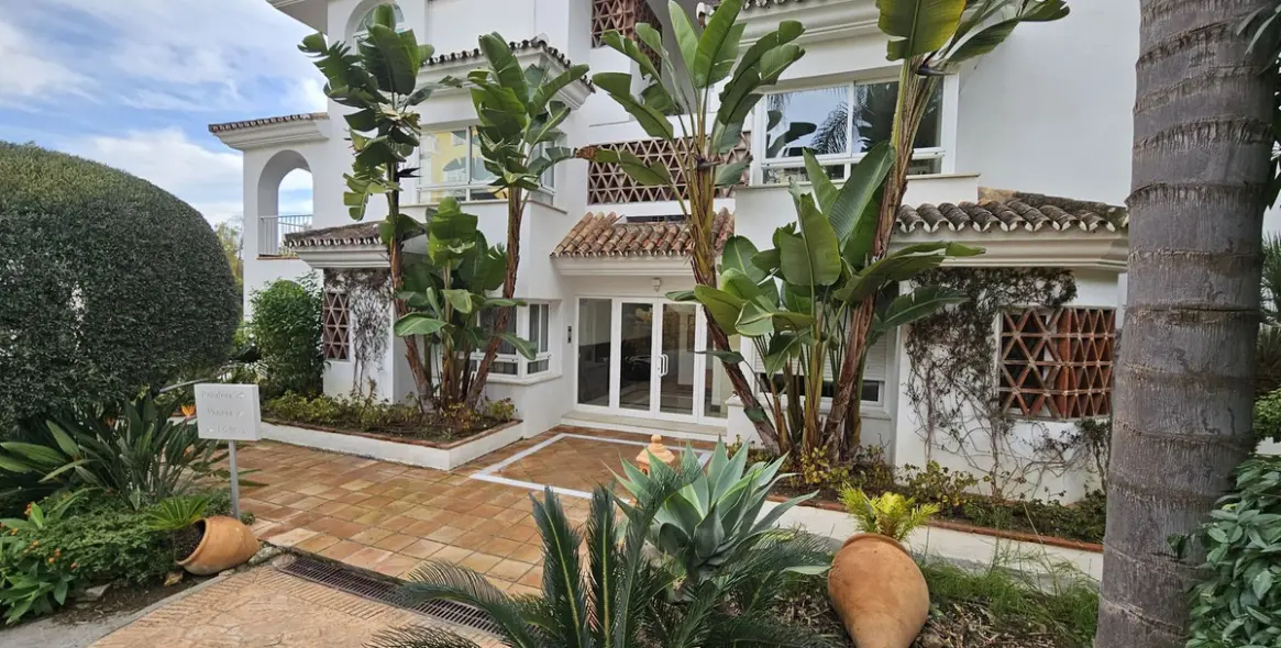 Долгосрочная аренда апартаментов на первом этаже в The Golden Mile 86