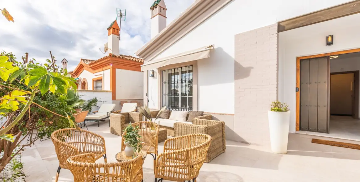 Sale of detached villa in La Duquesa 2