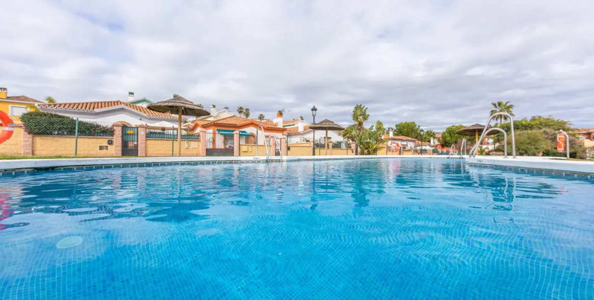 Sale of detached villa in La Duquesa 4