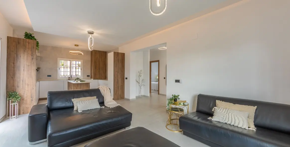 Sale of detached villa in La Duquesa 6