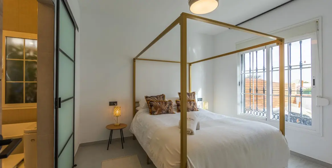 Sale of detached villa in La Duquesa 15