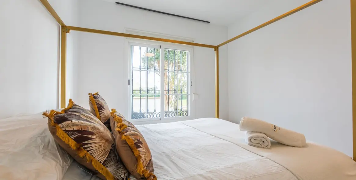 Sale of detached villa in La Duquesa 19