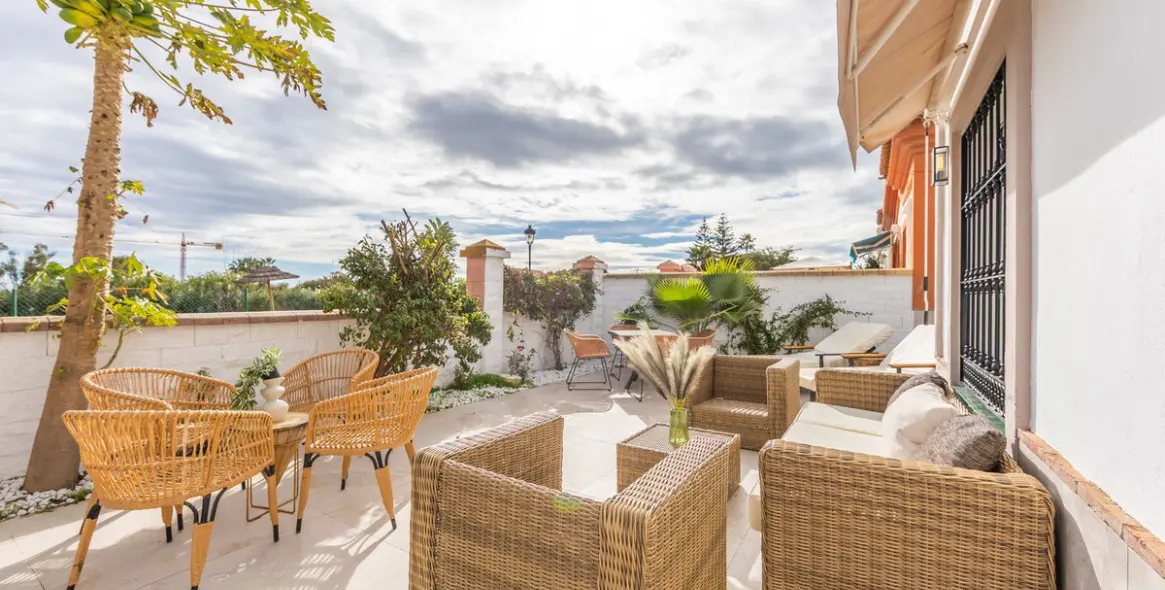 Sale of detached villa in La Duquesa 20