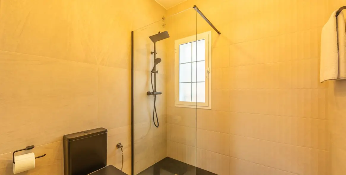 Sale of detached villa in La Duquesa 21