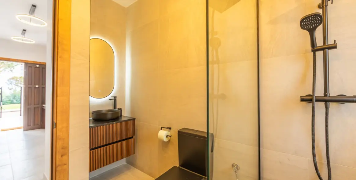 Sale of detached villa in La Duquesa 22