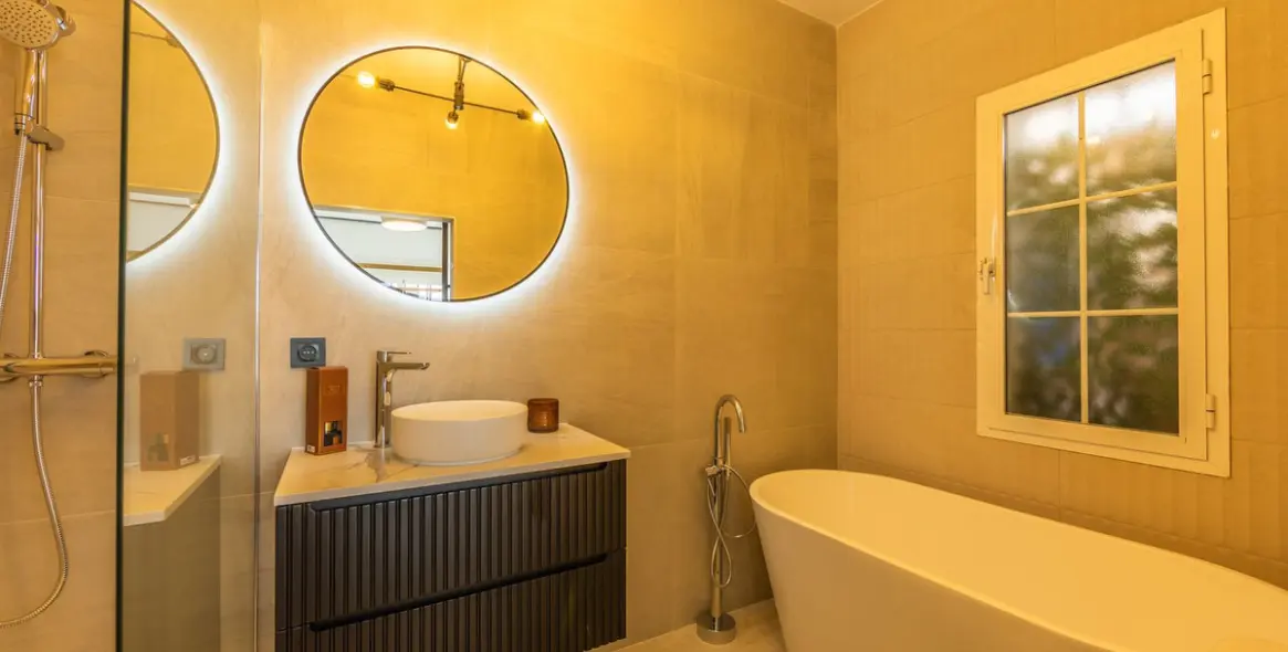 Sale of detached villa in La Duquesa 28