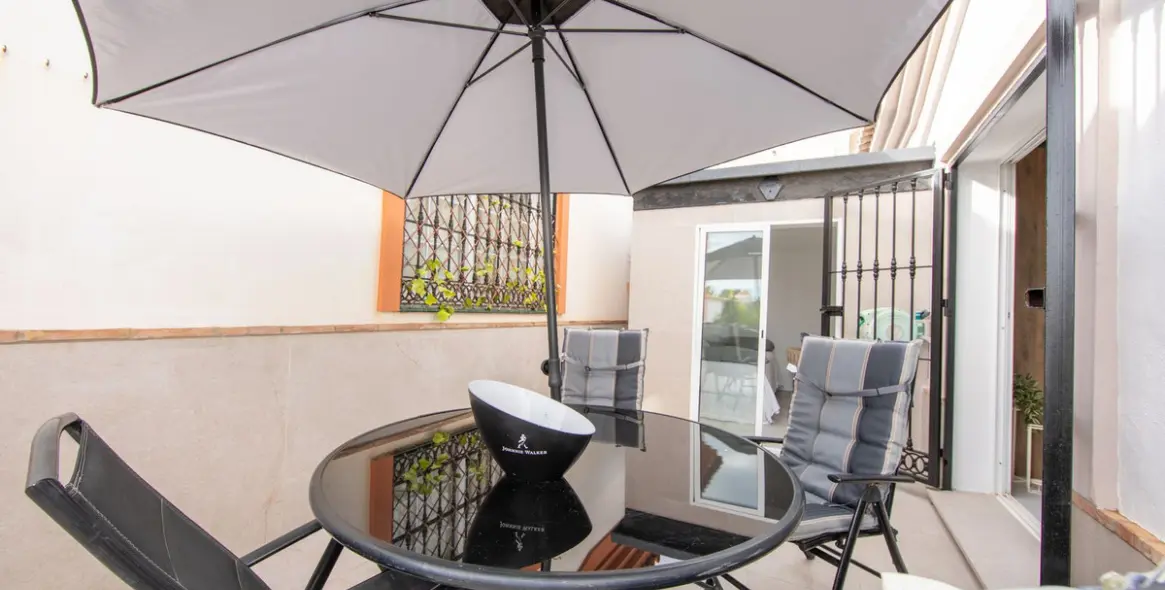 Sale of detached villa in La Duquesa 30