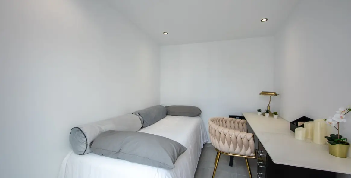 Sale of detached villa in La Duquesa 31