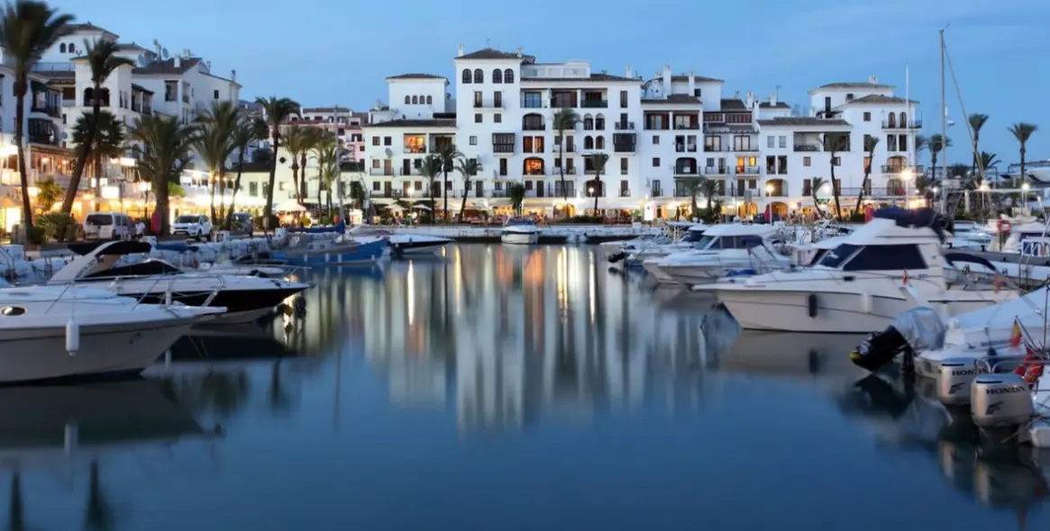 Sale of detached villa in La Duquesa 38