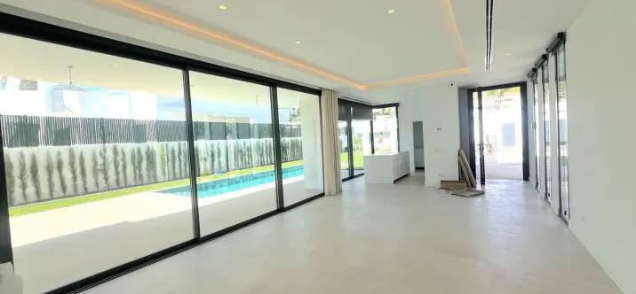 Venta de villa independiente en Atalaya 1