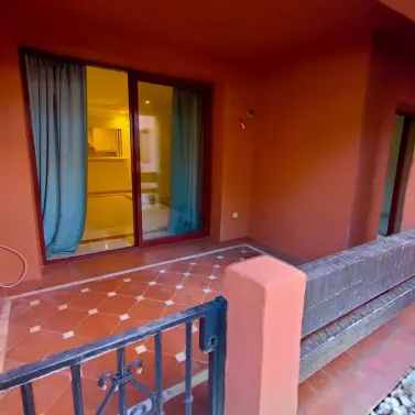 Долгосрочная аренда апартаментов на первом этаже в Elviria