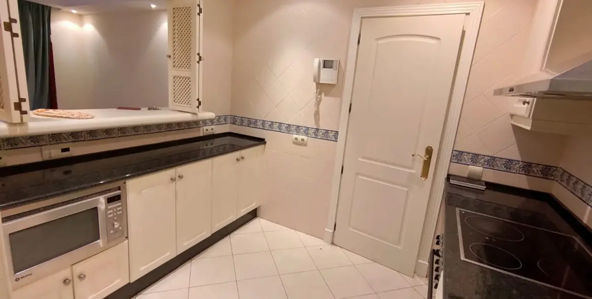 Long-term rent of ground floor apartment in Elviria 4