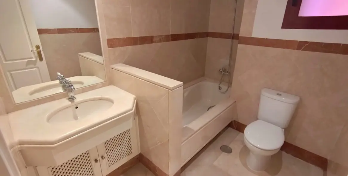 Long-term rent of ground floor apartment in Elviria 5