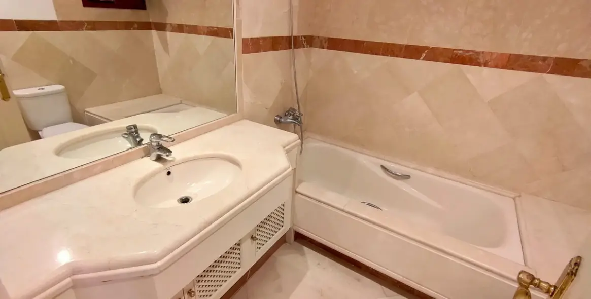 Long-term rent of ground floor apartment in Elviria 6