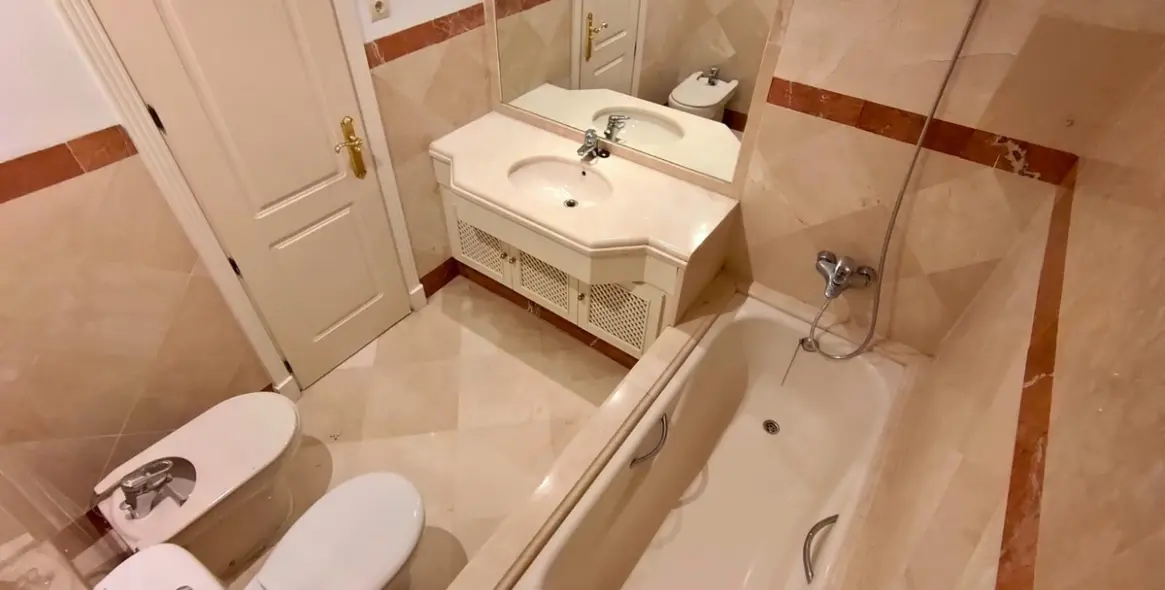 Long-term rent of ground floor apartment in Elviria 8