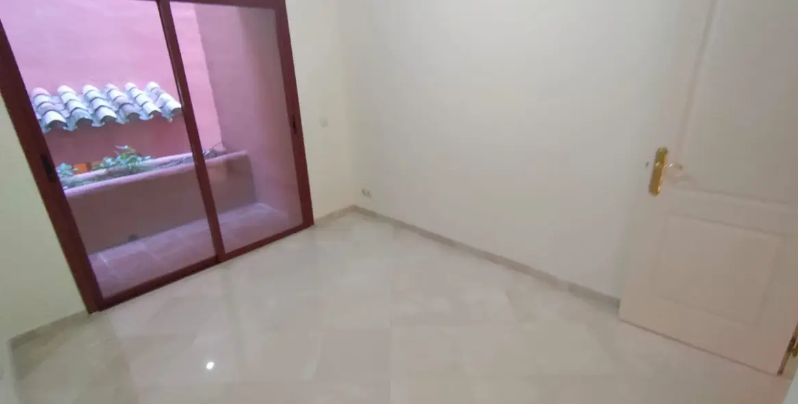 Long-term rent of ground floor apartment in Elviria 10