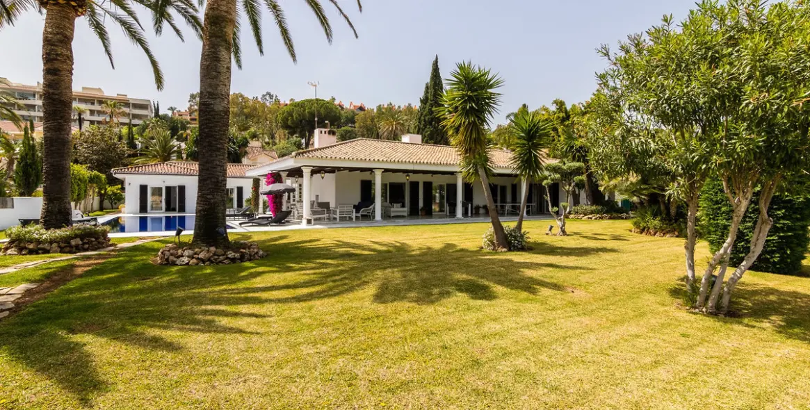 Short-term rent of detached villa in Las Brisas 2