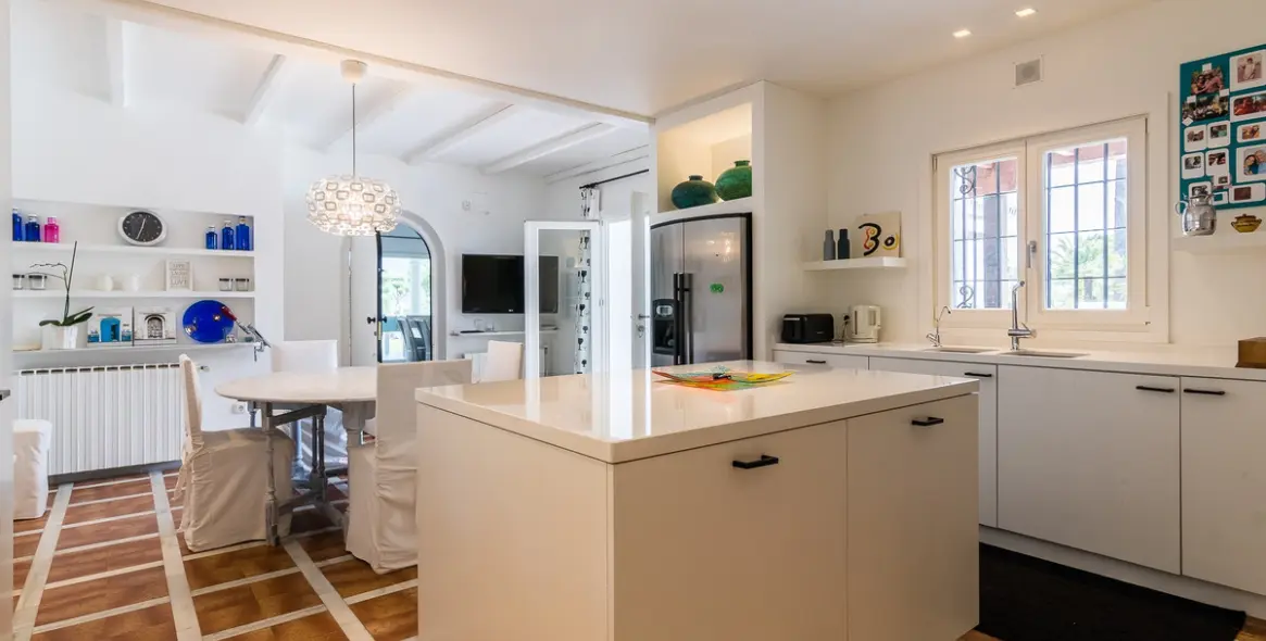 Short-term rent of detached villa in Las Brisas 9