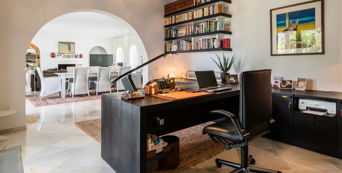 Short-term rent of detached villa in Las Brisas 10