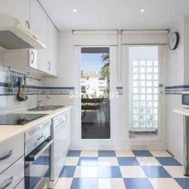 Продажа апартаментов на среднем этаже в Selwo