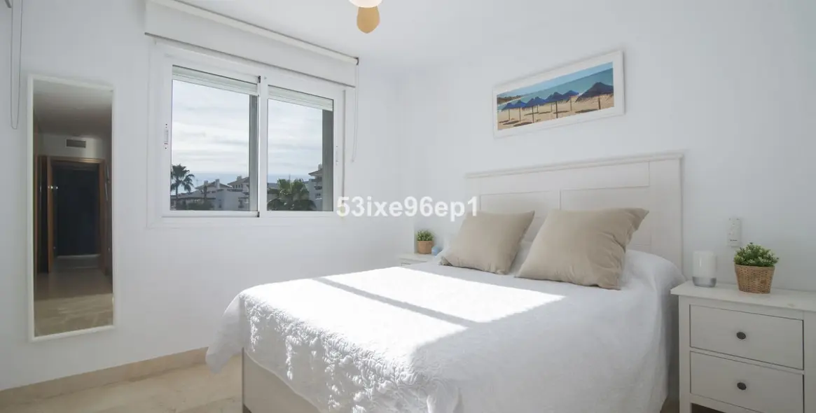 Sale of middle floor apartment in Selwo 21