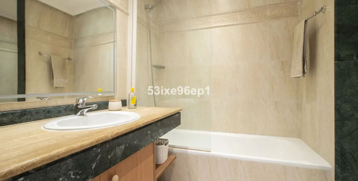 Sale of middle floor apartment in Selwo 23